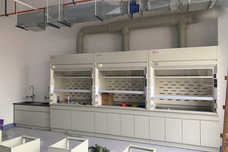 Congratulations! The fume hoods installation successfully passed acceptance from JAPAN client.(图2)